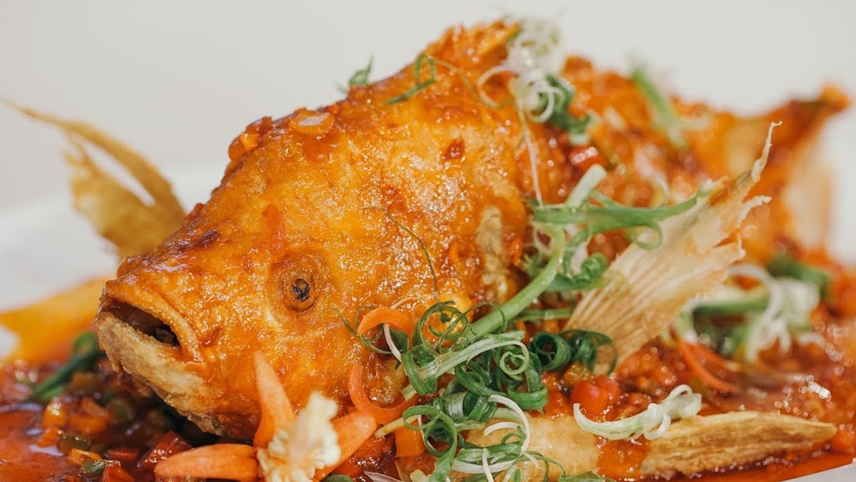 Cơm niêu Đà Lạt – cách nấu cá diêu hồng phi lê chiên giòn chuẩn quán